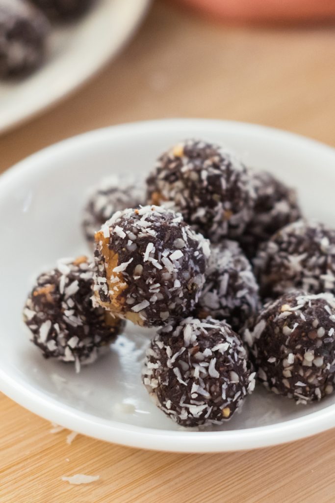 Christmas menu recipe, Health and Yum food blogger, Holiday recipes, Christmas roundup, party dinner ideas, no bake energy bites, no bake high protein balls