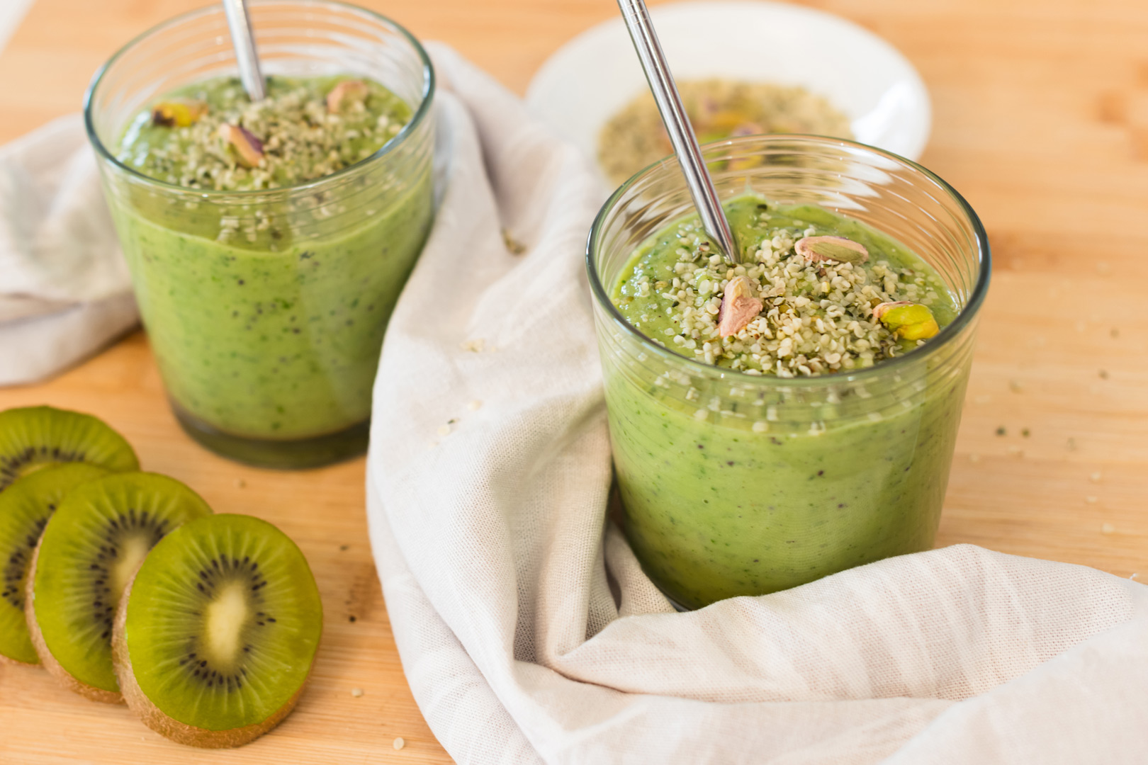 Kiwi Kale Avocado Detox Green Smoothie, Health and yum food blog